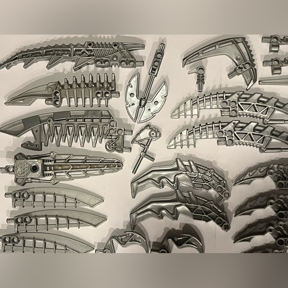 Huge Set Of LEGO Bionicle Weapons Set Of 43 Items Bundle Genuine Bionicle Parts - Picture 8 of 15